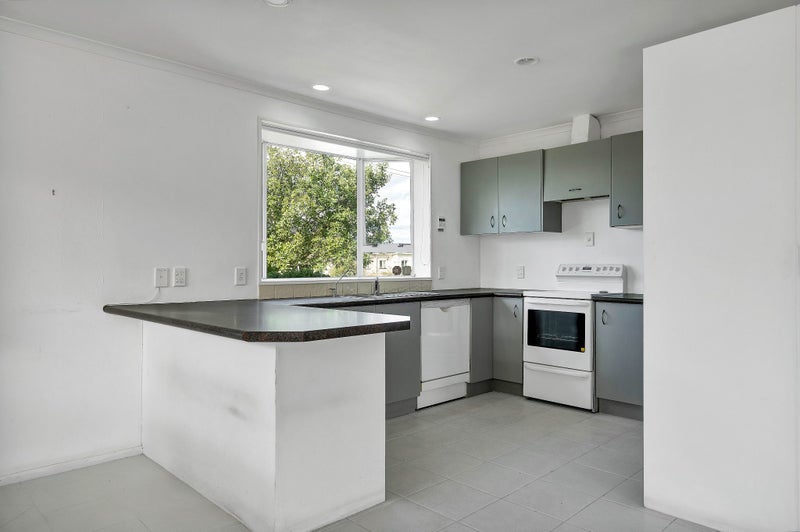 23 Swansea Road, Stratford - Carousel 2