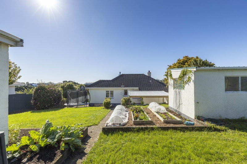 8 Lynmouth Heights, Lynmouth, New Plymouth - Carousel 2