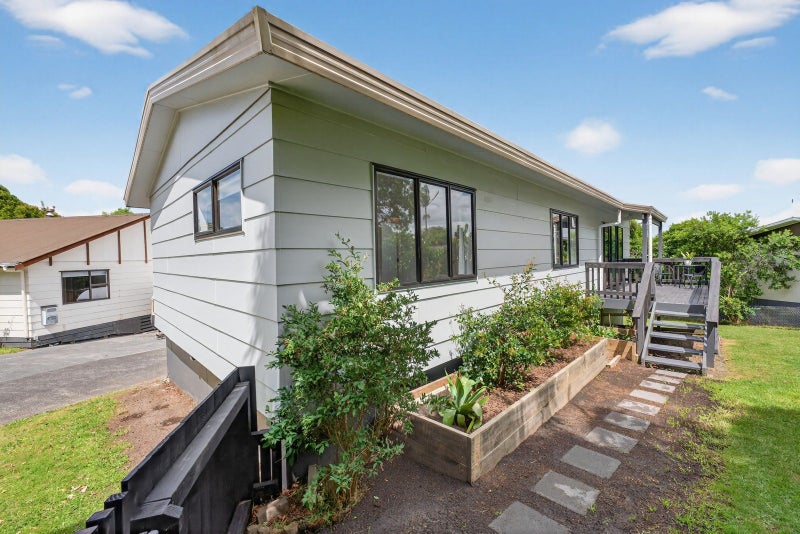 22B Bay Vista Drive, Red Beach, Whangaparāoa - Carousel 1