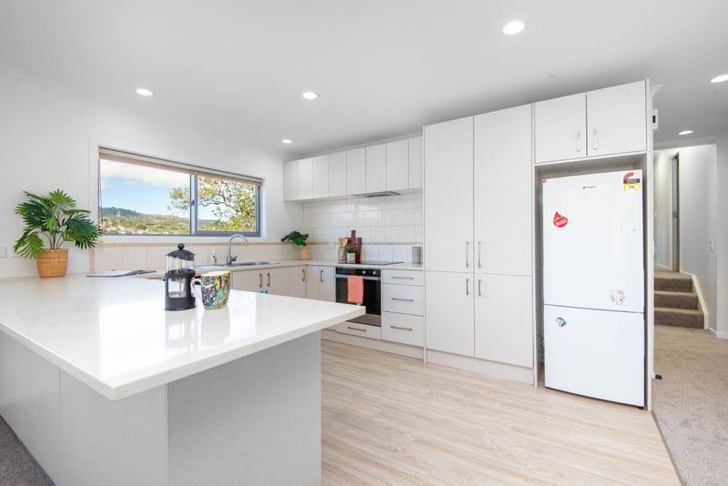 5 Hampton Hill Road, Tawa, Wellington - Carousel 2
