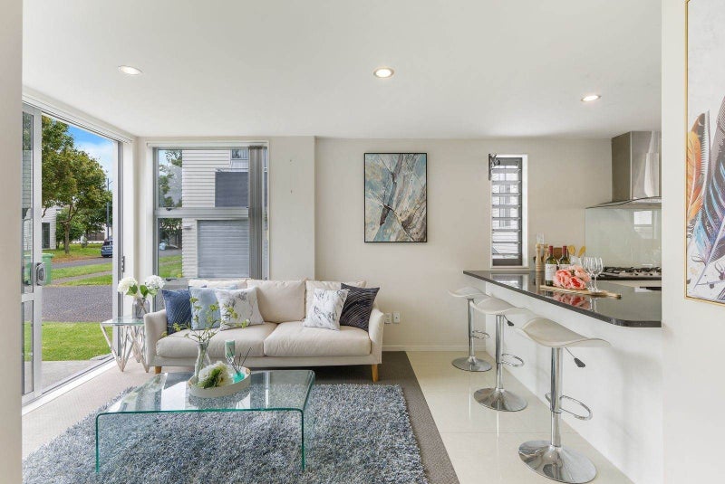 5 Phar Lap Crescent, Takanini, Auckland - Carousel 9