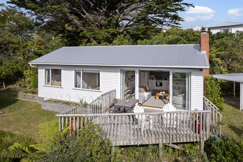 18 Warrington Grove, Newlands, Wellington - Carousel 1