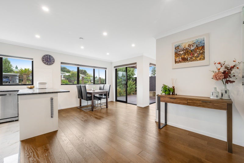 166 Ennis Avenue, Pakuranga Heights, Auckland - Carousel 1