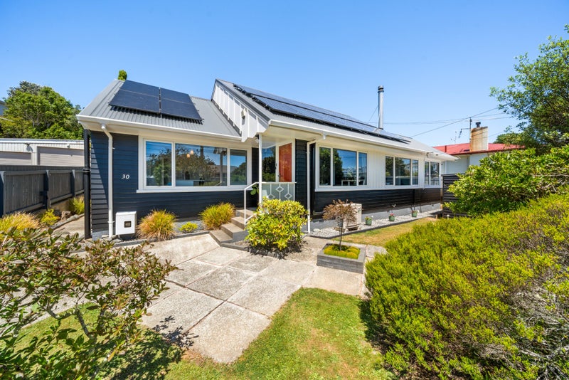 30 Beazley Avenue, Paparangi, Wellington - Carousel 1