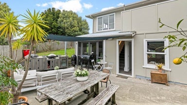 23 Ladies Mile, Manly, Whangaparaoa - Carousel 1