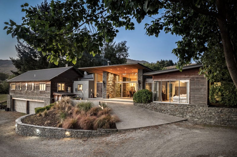 59 Mountain View Road, Dalefield, Queenstown - Carousel 1