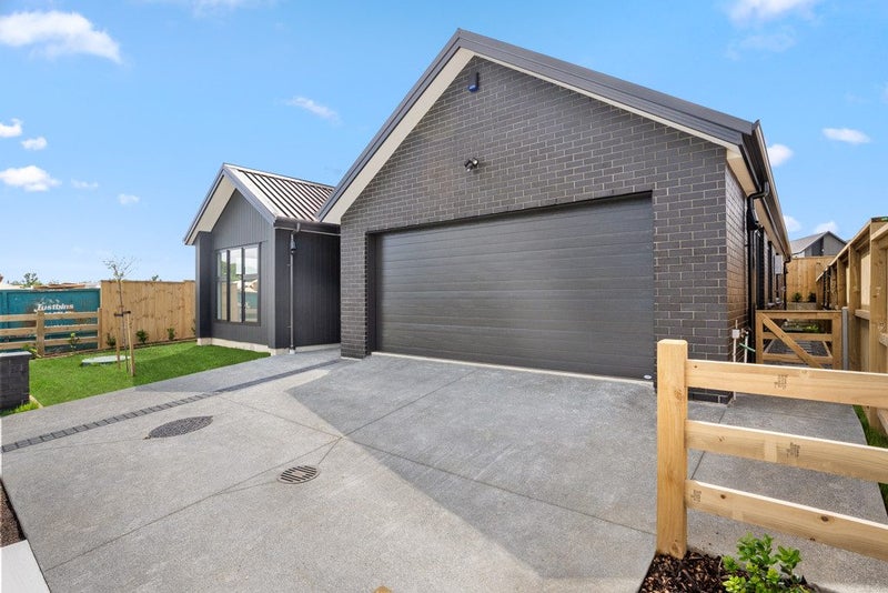 7 Suffolk Down Road, Karaka, Papakura - Carousel 1