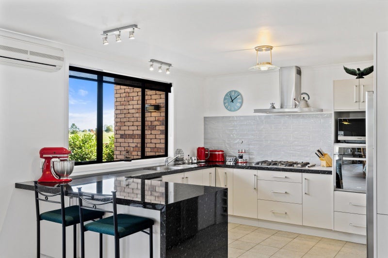 1 Rata Lane, Paeroa, Paeroa - Carousel 2