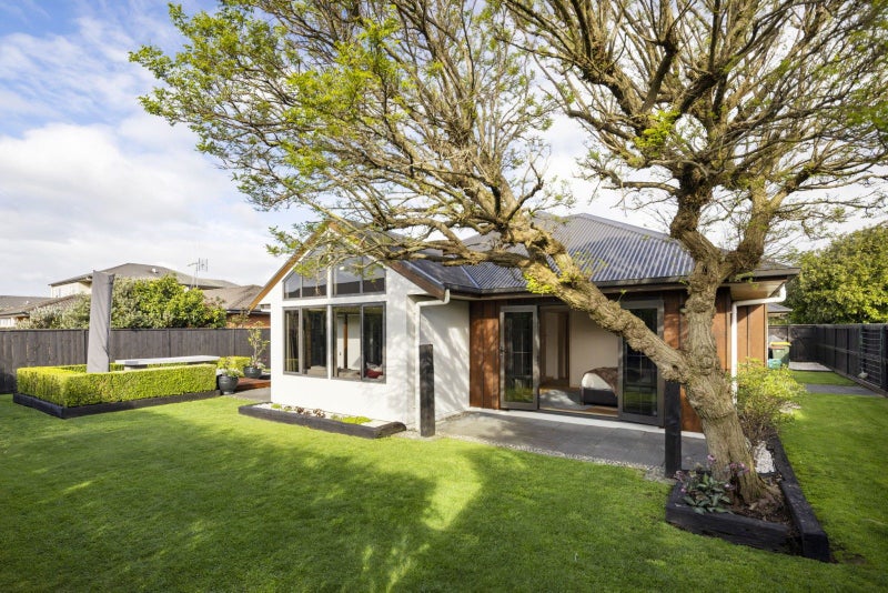 15 Edenpark Drive, Rototuna North, Hamilton - Carousel 2