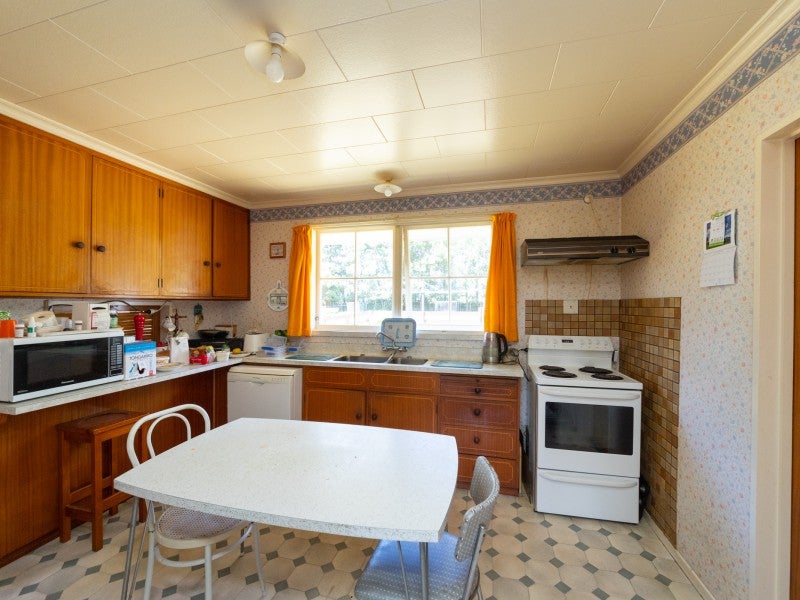 76 Harts Road, Turitea, Palmerston North - Carousel 2