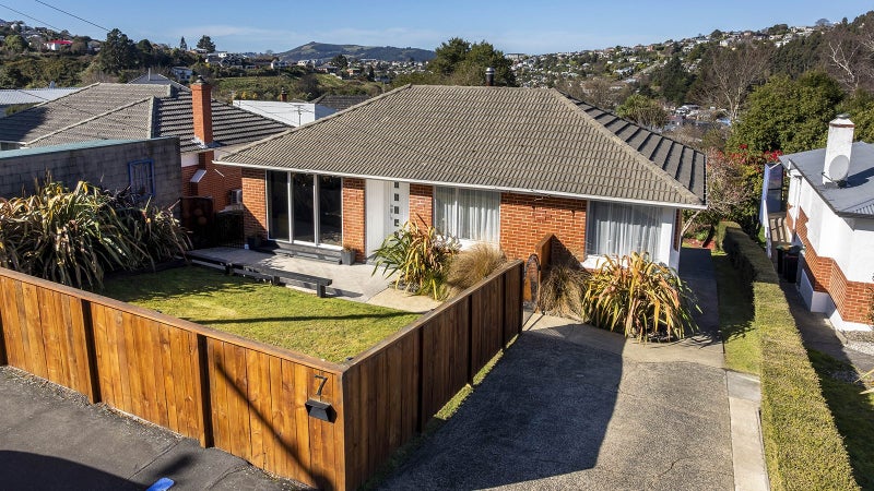 7 Ettrick Street, Glenross, Dunedin - Carousel 1