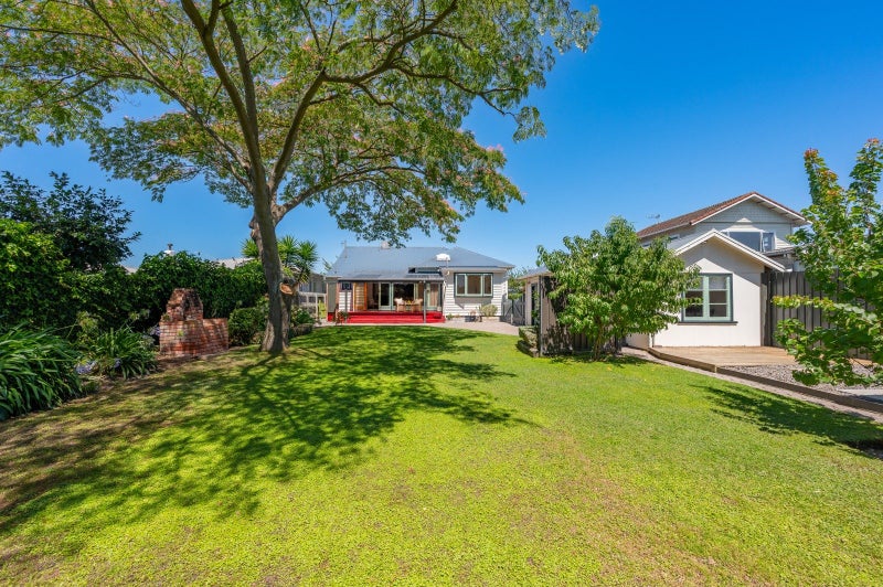 703 Queen Street West, Saint Leonards, Hastings - Carousel 1