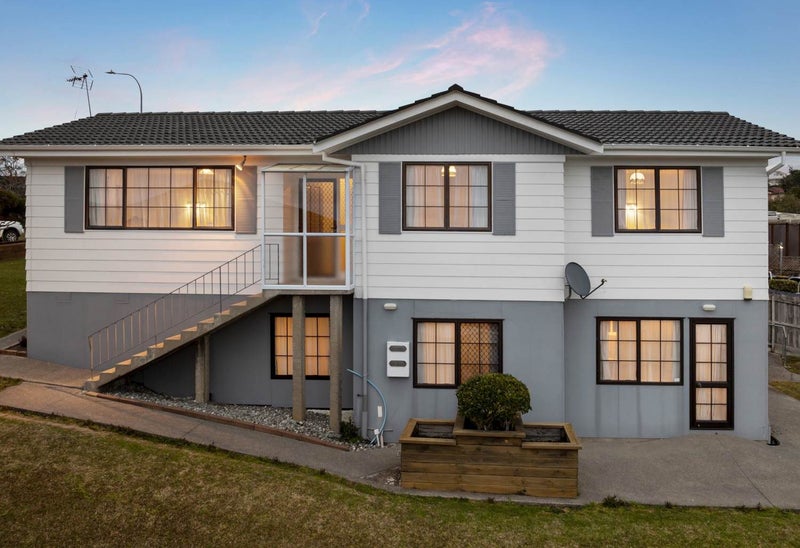 142 Oaktree Avenue, Browns Bay, North Shore City, Auckland - Carousel 1