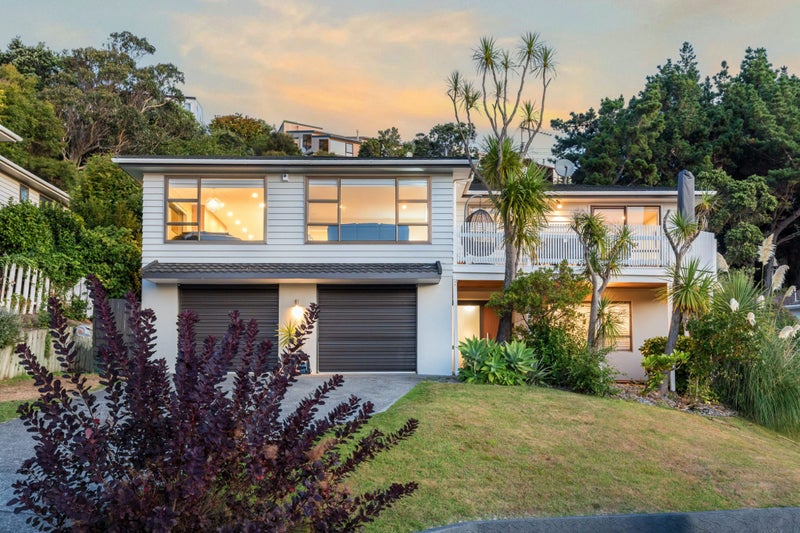 12 Bosun Terrace, Whitby, Porirua - Carousel 1