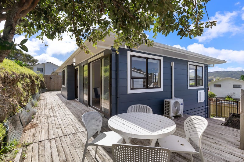 7 Westra View, Tawa, Wellington - Carousel 2
