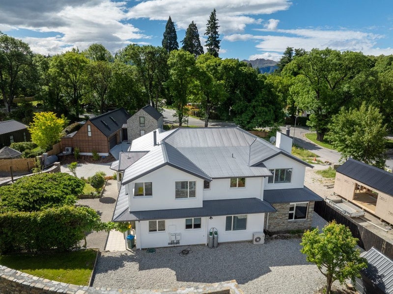 2C Macandrew Lane, Wanaka - Carousel 2