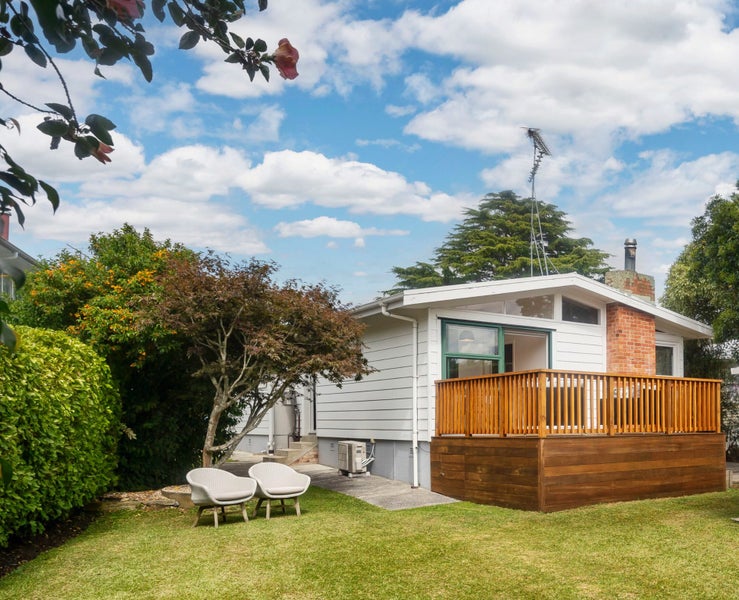 7 Whittle Place, New Windsor, Auckland - Carousel 1