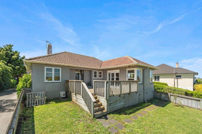 34 Matai Street, Maeroa, Hamilton - Carousel 1