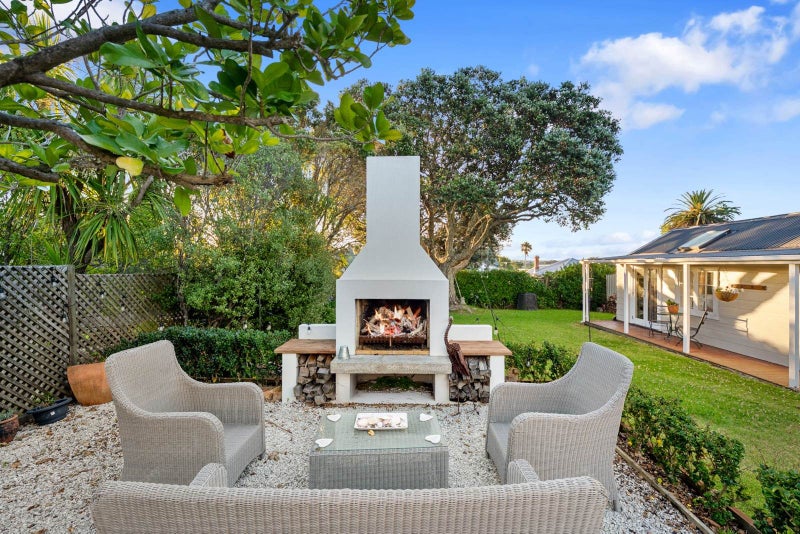 3 Russell Street, Stanley Point, Auckland - Carousel 2