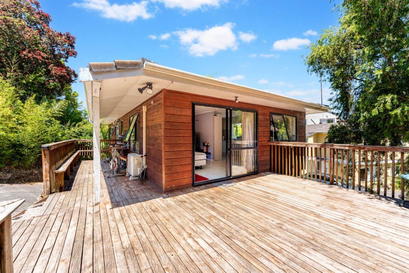 2/15A View Road, Glenfield, Auckland - Carousel 2