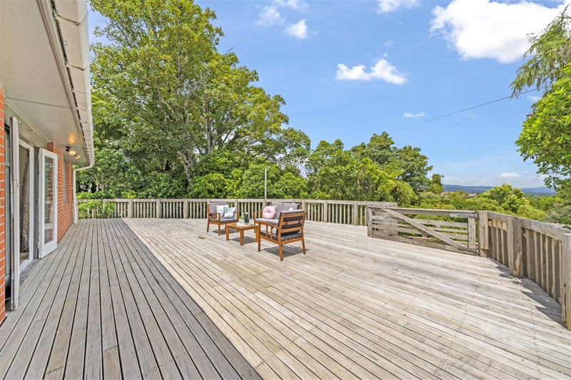 10 Vista Crescent, Maoribank, Upper Hutt - Carousel 2