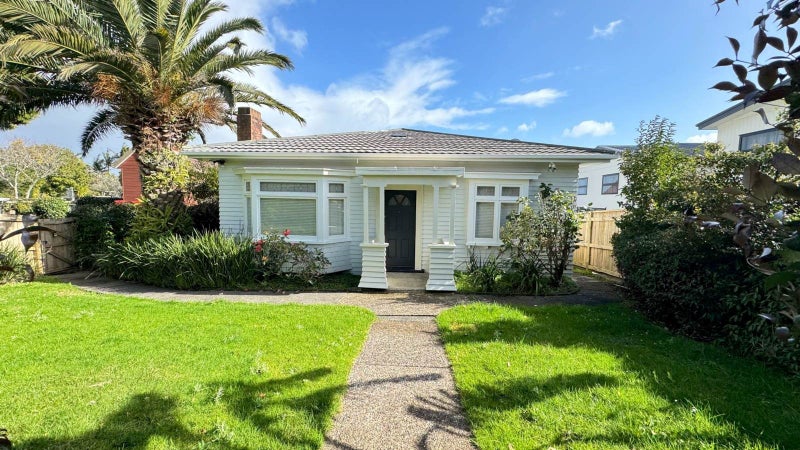 2 Worcester Road, Meadowbank, Auckland - Carousel 1