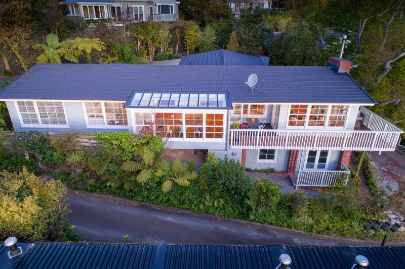 15 Taumaru Avenue, Lowry Bay, Lower Hutt - Carousel 1