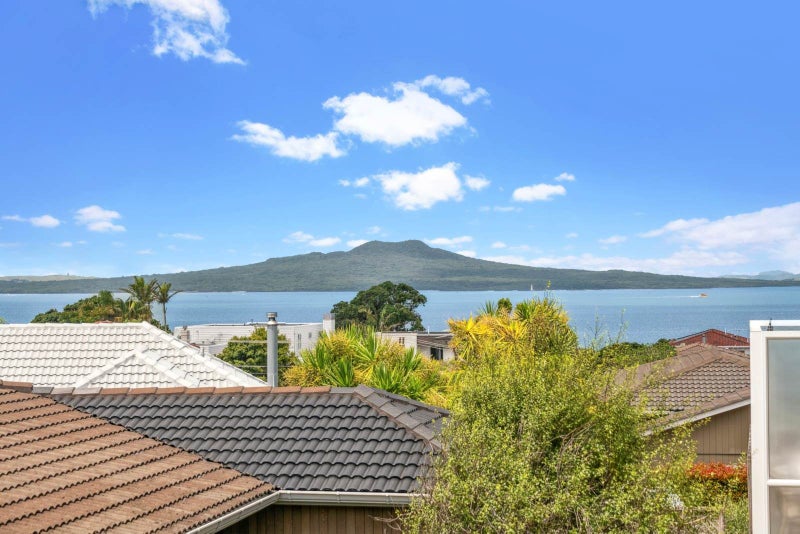 2/2 Marama Street, Castor Bay, Auckland - Carousel 2