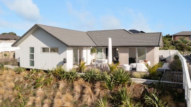 18 Atutahi Street, Hurdon, New Plymouth - Carousel 1