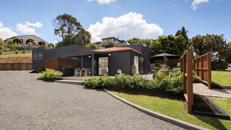 25 Pohutukawa Drive, Athenree, Waihi Beach - Carousel 1