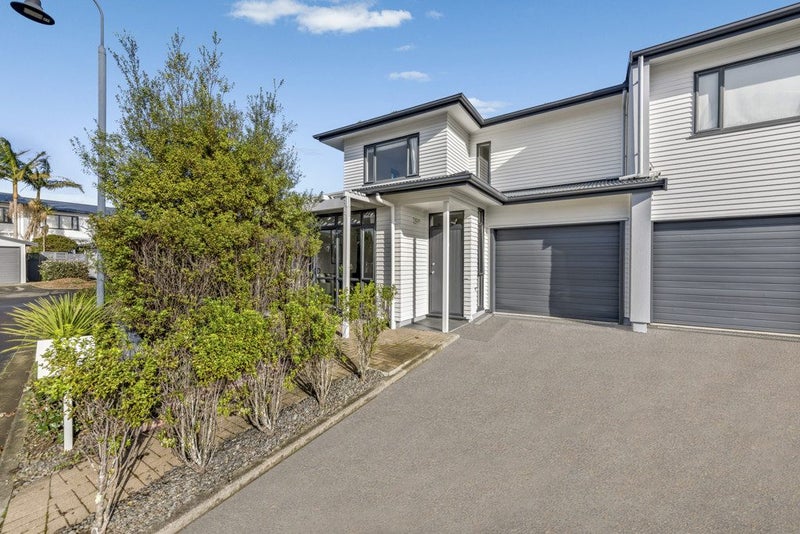 6/2 Armoy Drive, East Tamaki, Auckland - Carousel 1