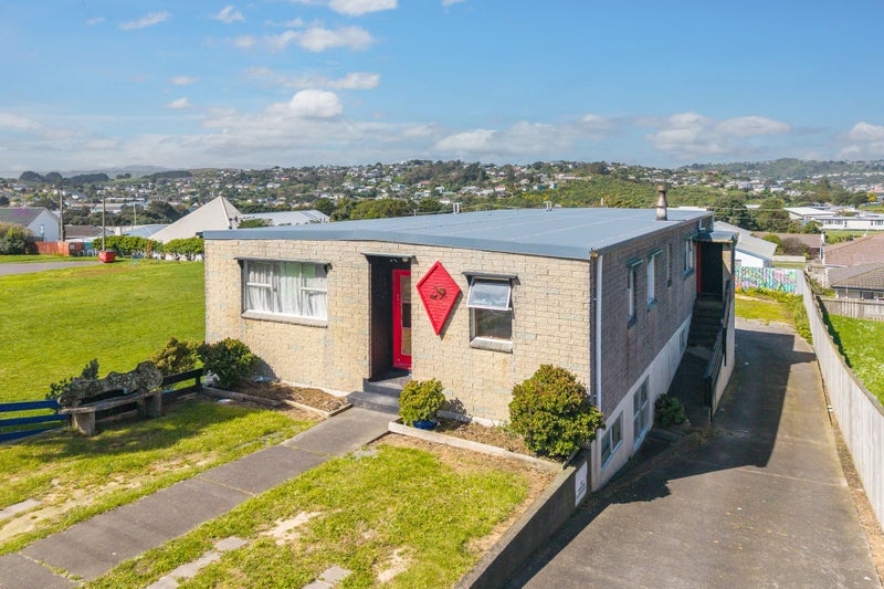 8 Tuki Street, Titahi Bay, Porirua - Carousel 1