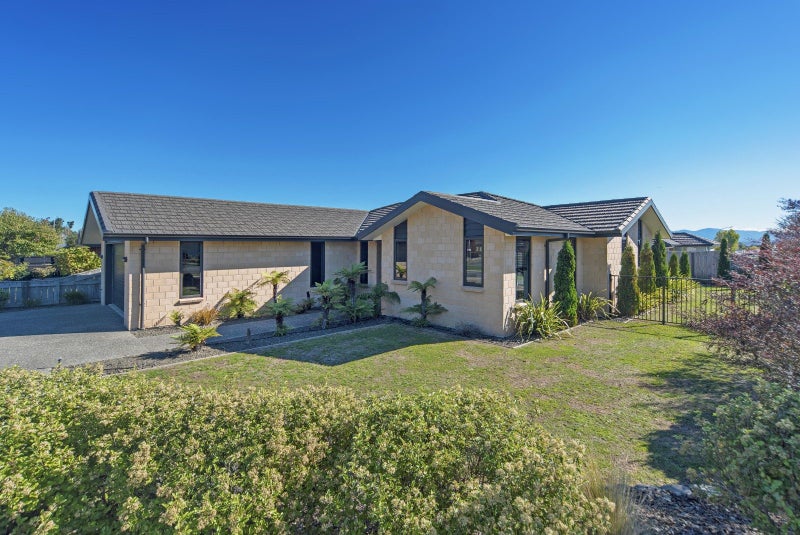 9 Fairose Drive, Richmond - Carousel 2