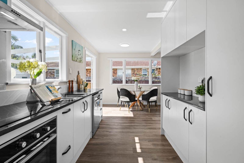 77 Dale Crescent, Pakuranga, Auckland - Carousel 1