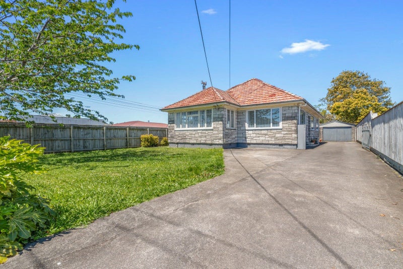 19 Walsh Road, Westown, New Plymouth - Carousel 1