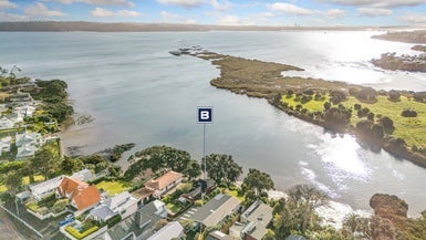 9A Lynch Street, Point Chevalier, Auckland - Carousel 1