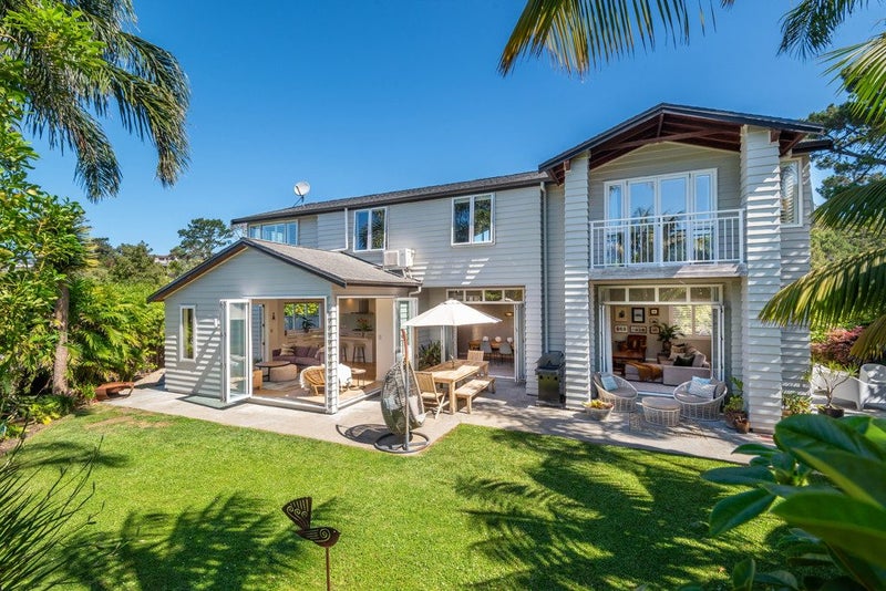 8 Tree Fern Trail, Campbells Bay, Auckland - Carousel 1