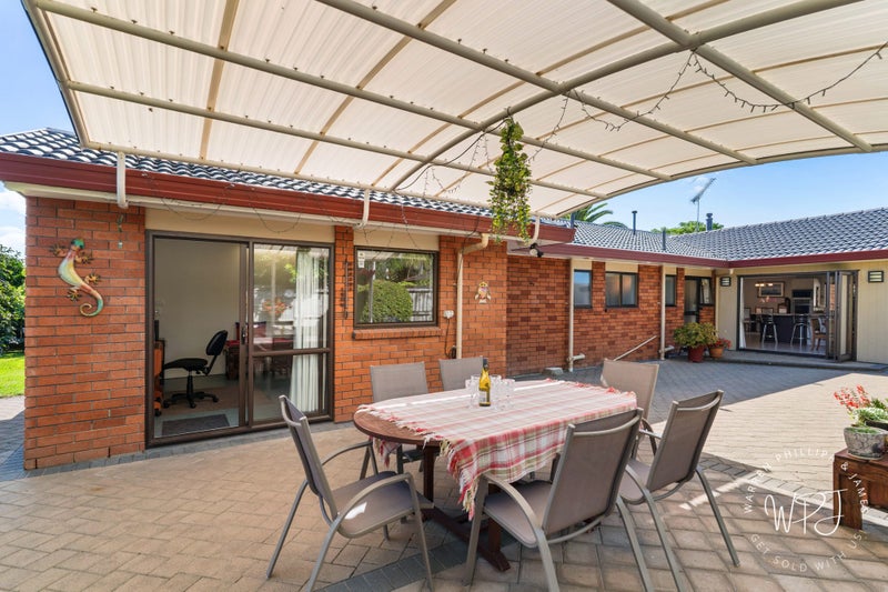 1 Gaylord Place, Conifer Grove, Takanini - Carousel 1