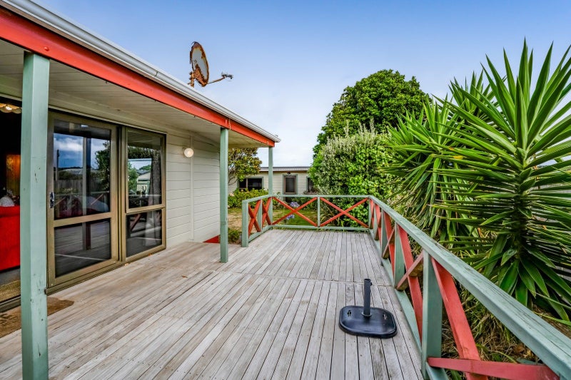 8 Pohutukawa Drive, Opunake - Carousel 2