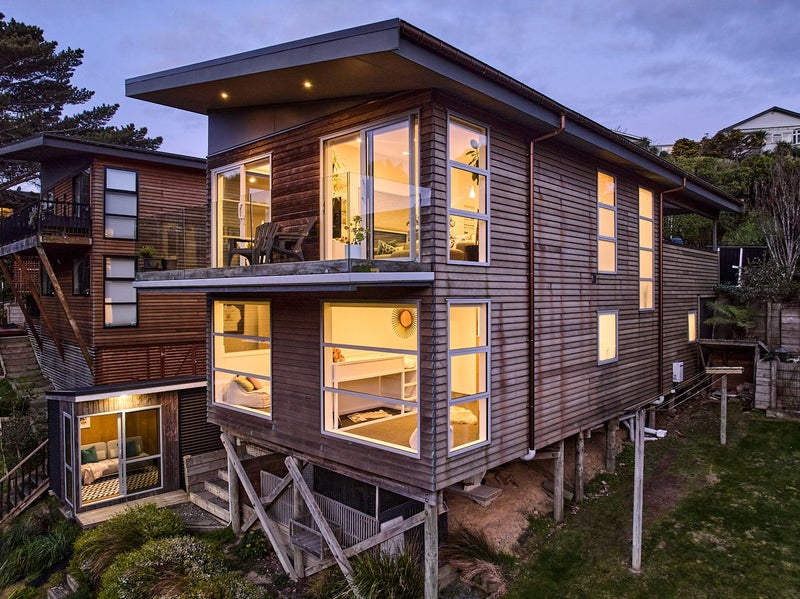 7 Makomako Road, Brooklyn, Wellington - Carousel 1