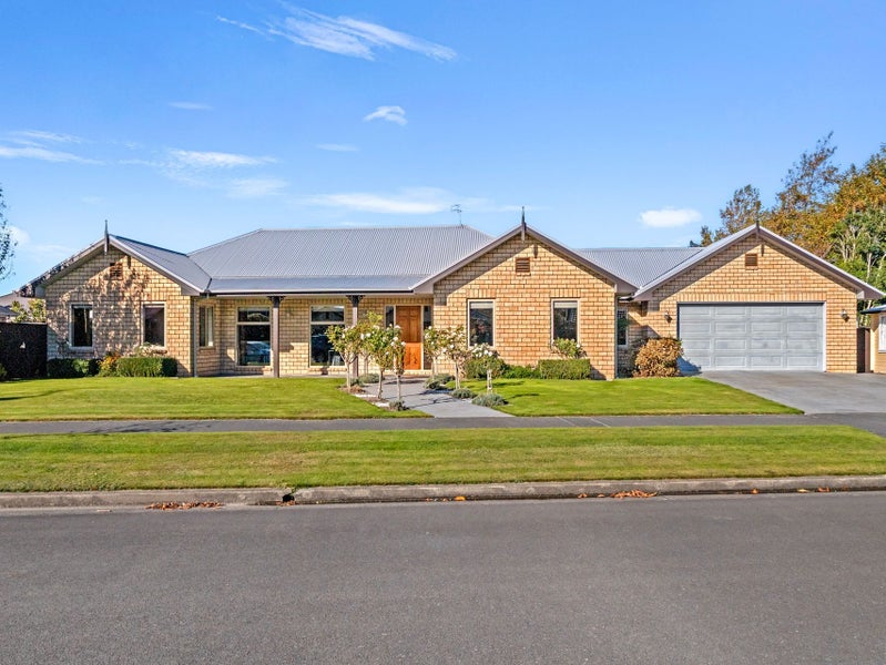 16 Heathridge Place, Lincoln, Lincoln - Carousel 1
