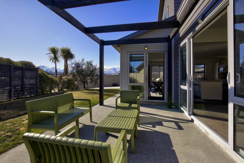 18 Lochnagar Drive, Lake Hayes, Queenstown - Carousel 1