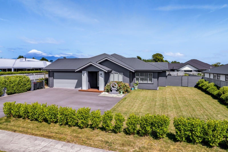 17 Honeyfield Drive, Whalers Gate, New Plymouth - Carousel 1