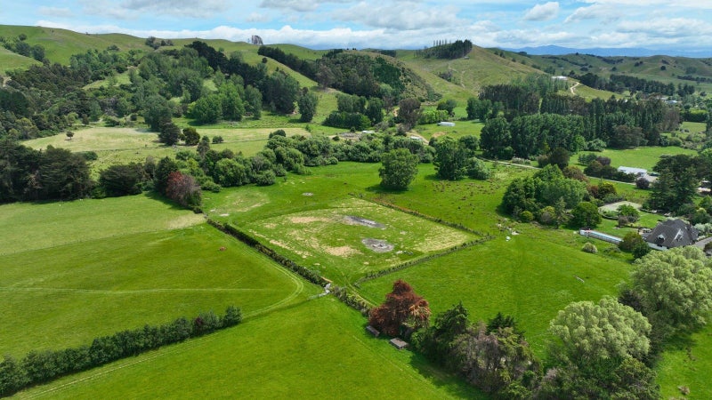 1745B Longbush Road, Longbush - Carousel 1