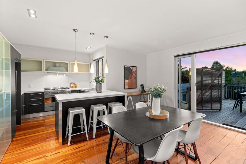 42 Parkdale Road, Mount Albert, Auckland - Carousel 1