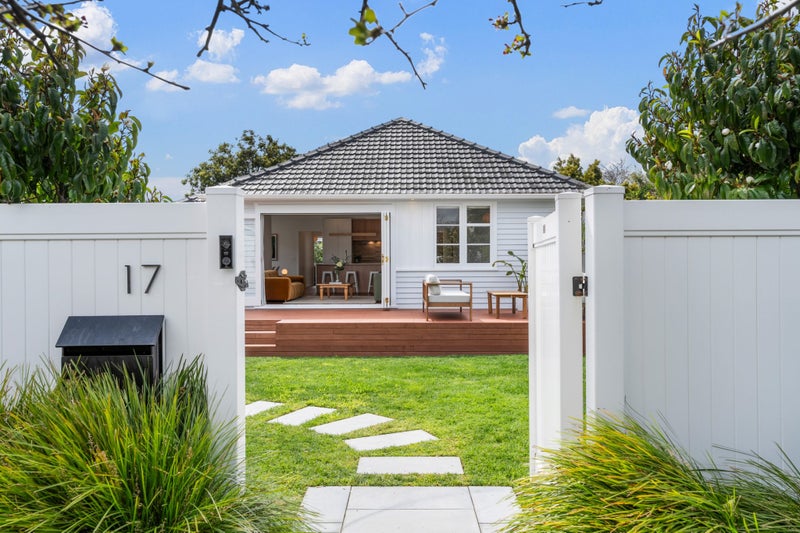 17 Phyllis Street, Mount Albert, Auckland - Carousel 1