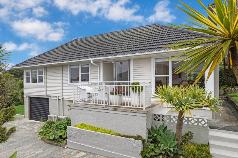 7 Limmer Place, Browns Bay, Auckland - Carousel 1