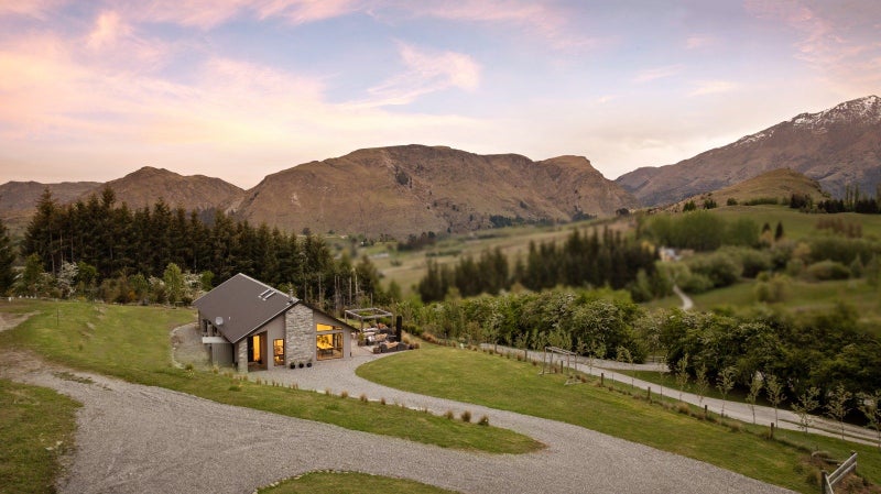 86 Mountain View Road, Dalefield, Queenstown - Carousel 2