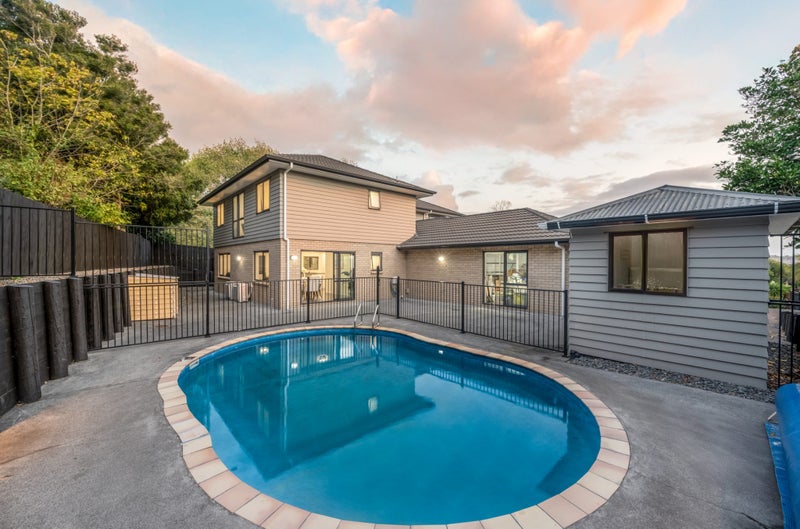 12A Dunoon Close, Flat Bush, Auckland - Carousel 2