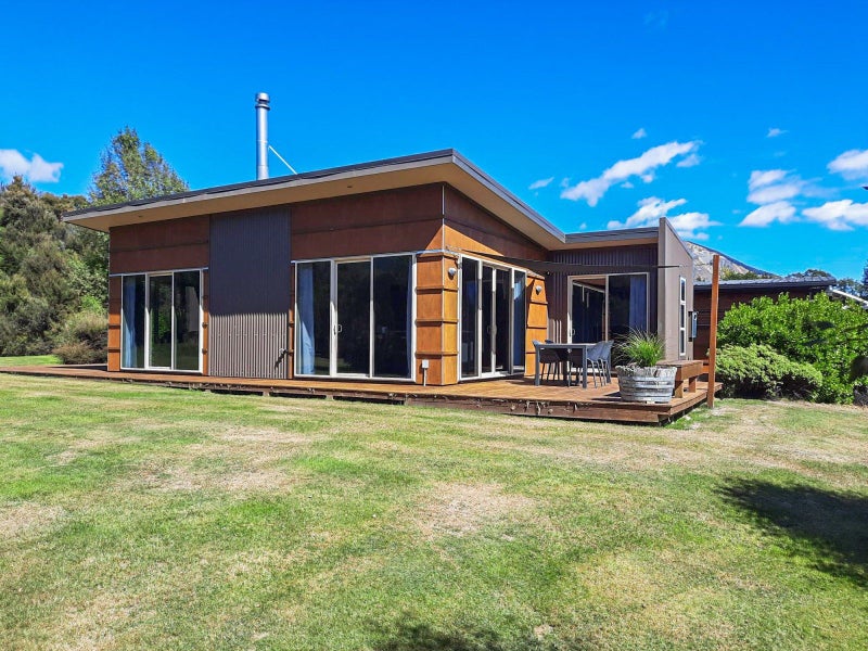21 Brookvale Drive, St Arnaud - Carousel 1